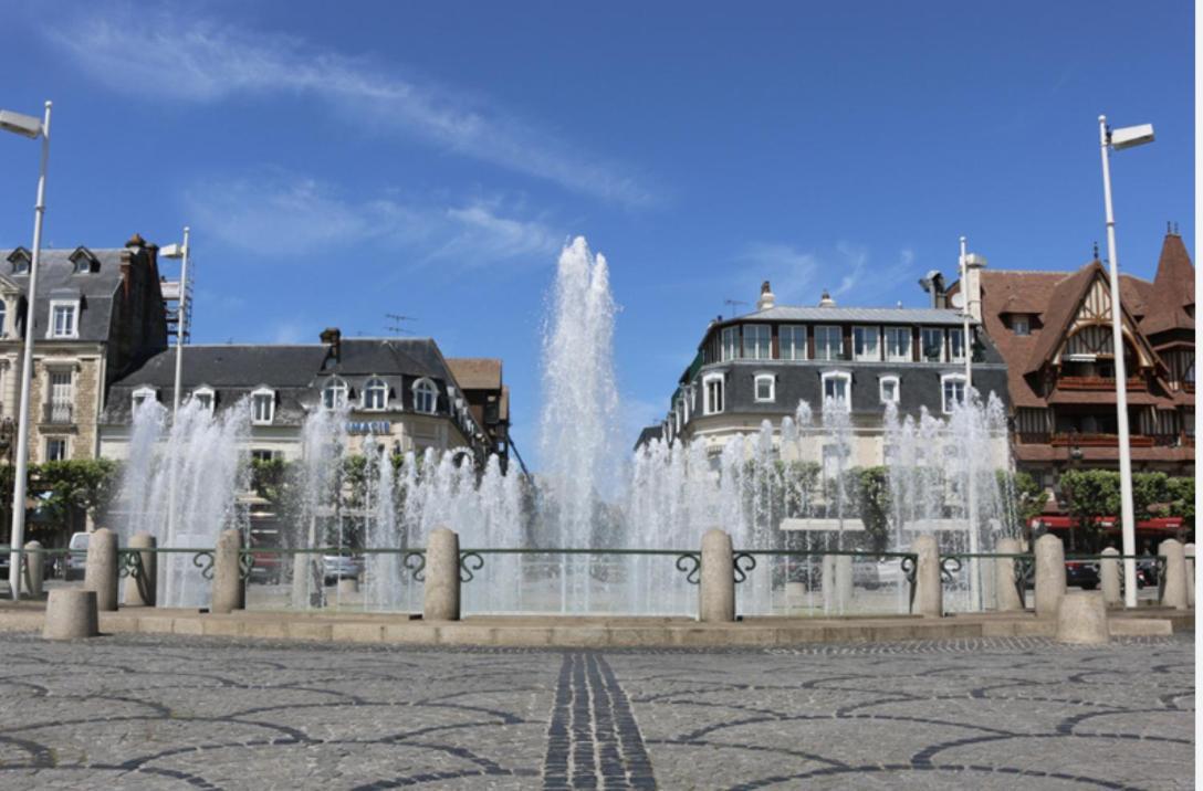 Grand Studio Hyper Centre Avec Balcon Tout Refait Mars 2025 Deauville Eksteriør bilde